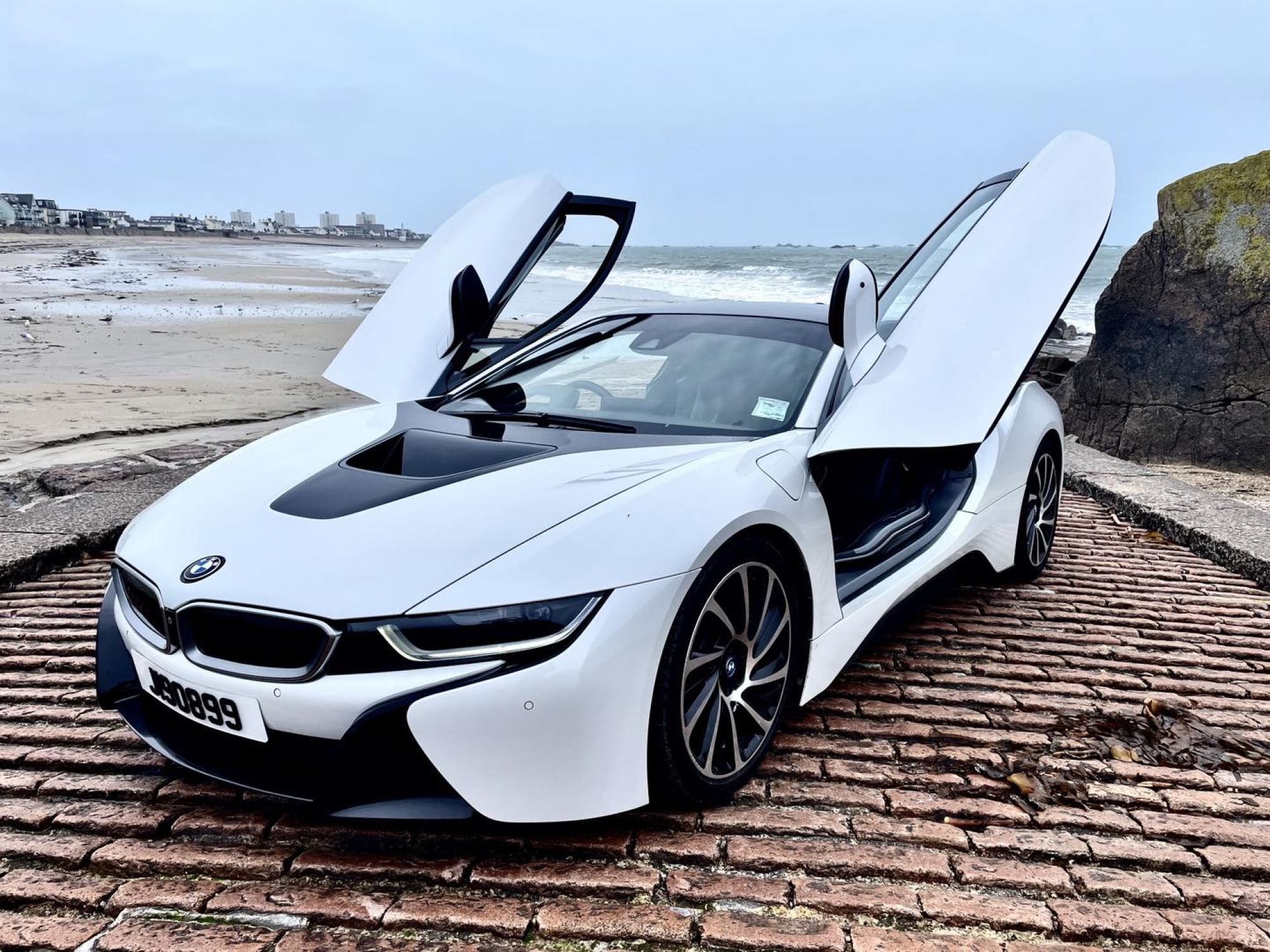 BMW I8 HYBRID